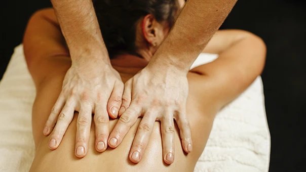 Descubre cómo los masajes eróticos pueden avivar la llama del deseo